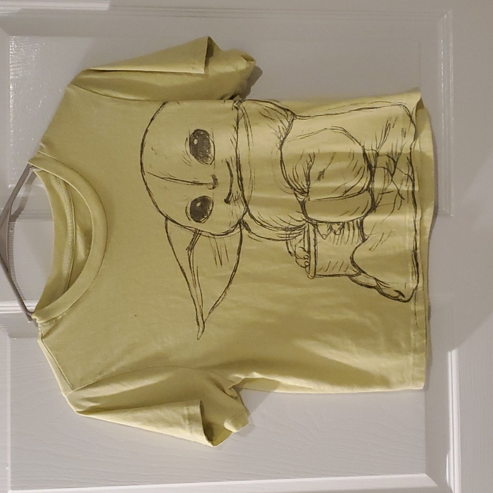 Girl's tee shirt.